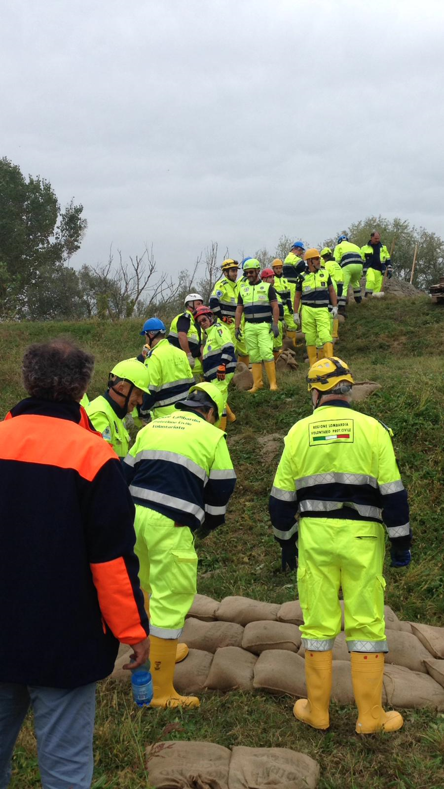 Provincia di Mantova - Piena del Po minaccia la biblioteca monastica