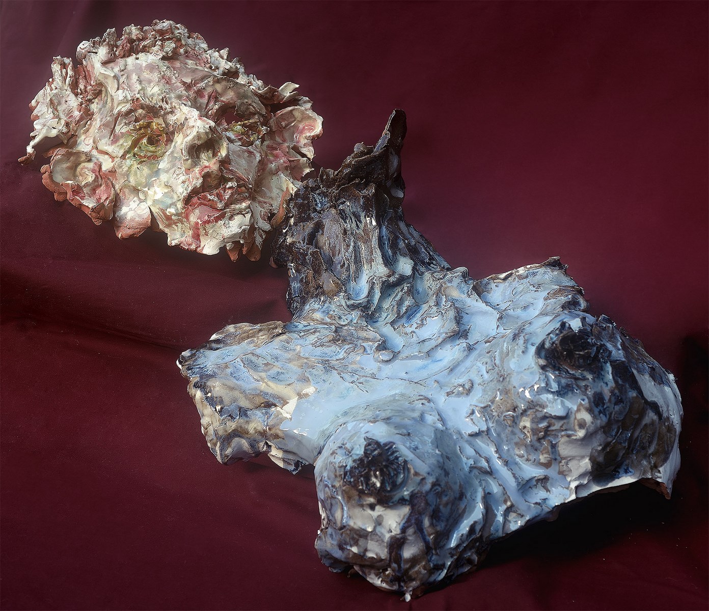 Kevin_Brazzi_Figure_per_il_pozzo_di_Antonin_Artaud_2023_terracotta_e_smalti_Ph_Claudio_Buoli.jpg