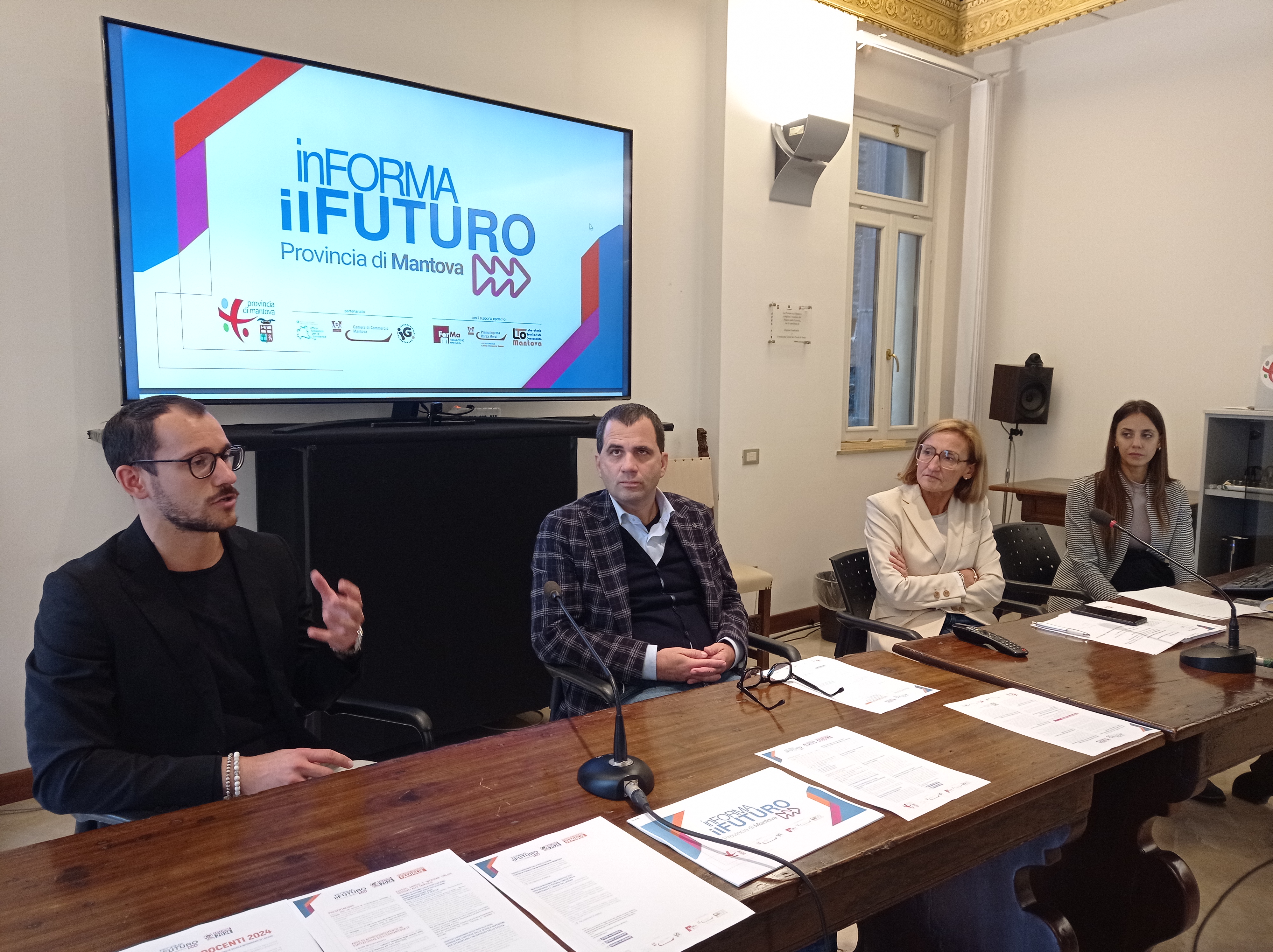 Il Presidente della Provincia Carlo Bottani interviene alla presentazione di Informa il futuro .jpg