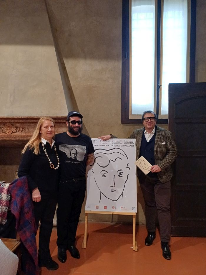 L'artista Berra con la dirigente della Provincia Camilla Arduini e l'editore Giulio Girondi.jpg