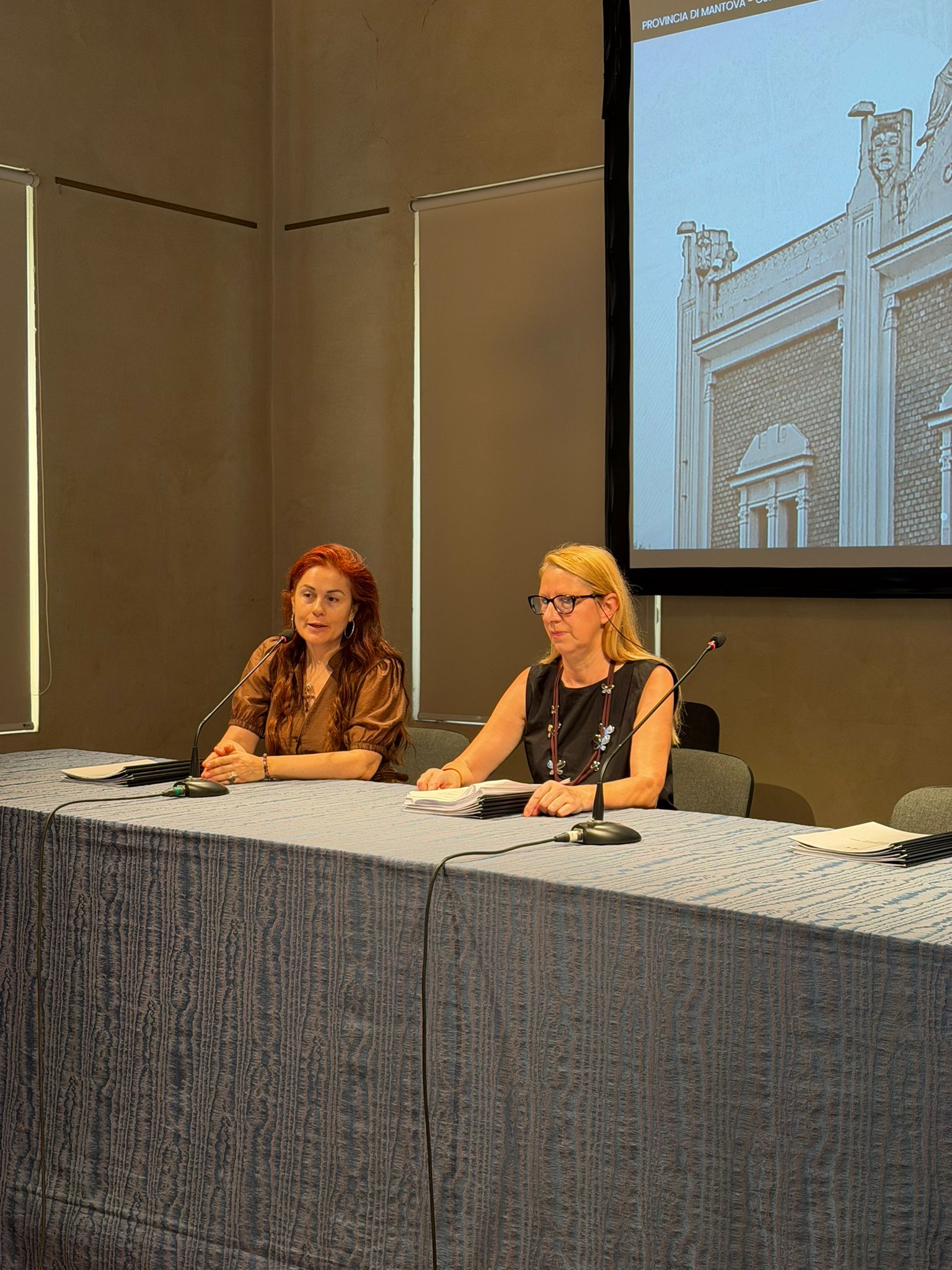 Il Segretario Generale della Provincia Valeria Ferro e la Dirigente del settore turismo Camilla Arduini.jpg